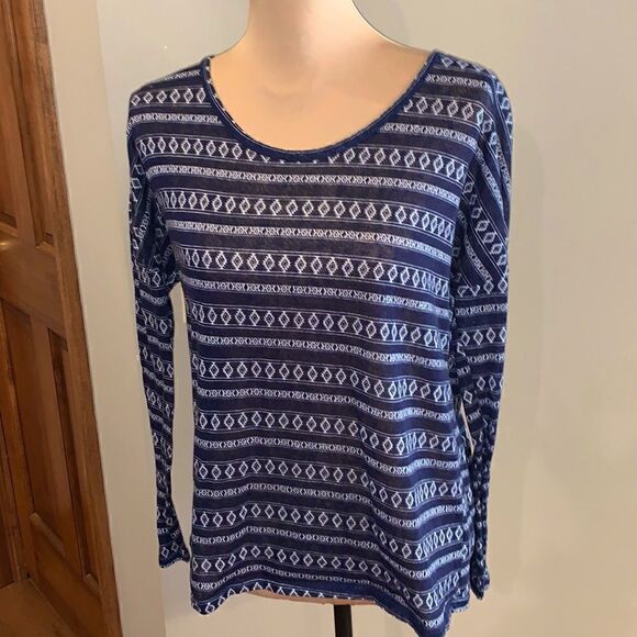 (3/$15) Aztec print long sleeve shirt size medium - Picture 1 of 8